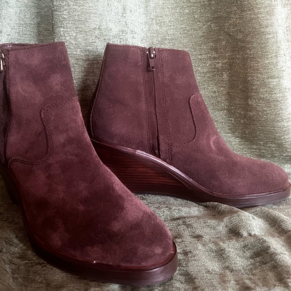 Never worn chocolate suede Clark’s boots - Picture 2 of 4